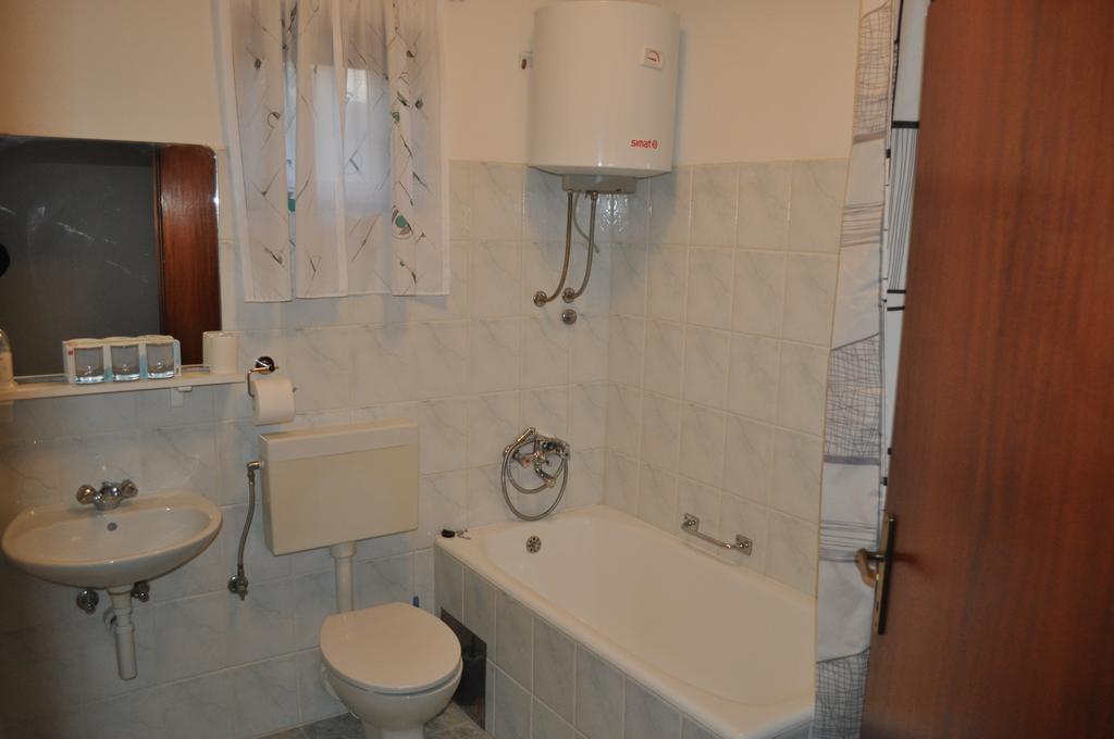 Apartment Drenovica بولا الغرفة الصورة