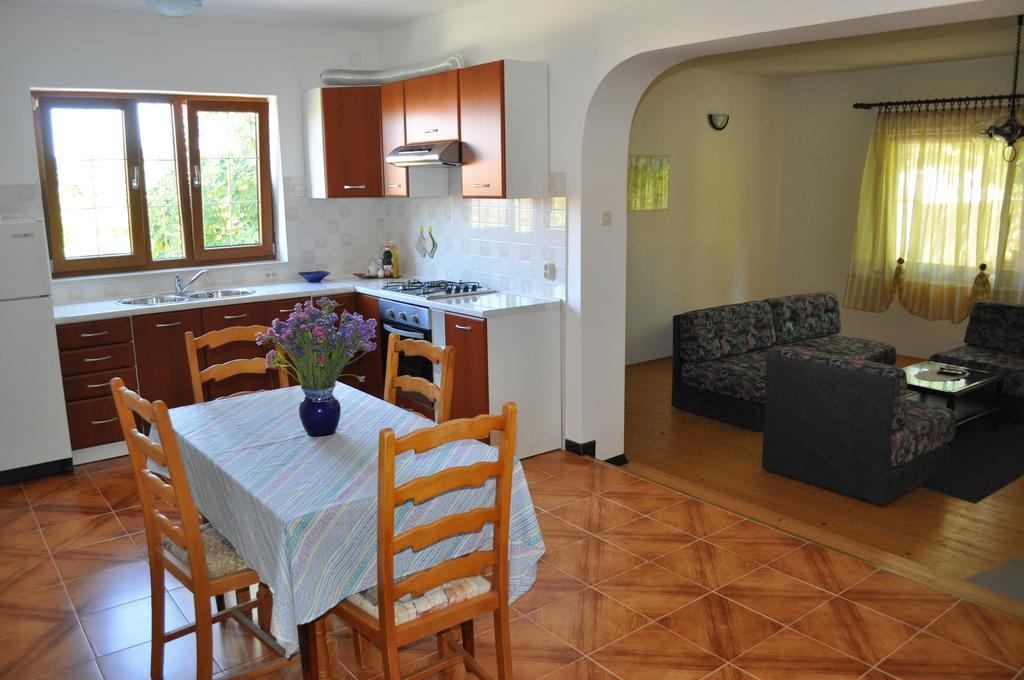Apartment Drenovica بولا الغرفة الصورة