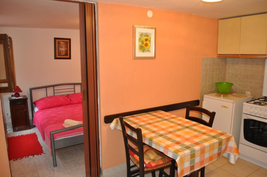 Apartment Drenovica بولا الغرفة الصورة